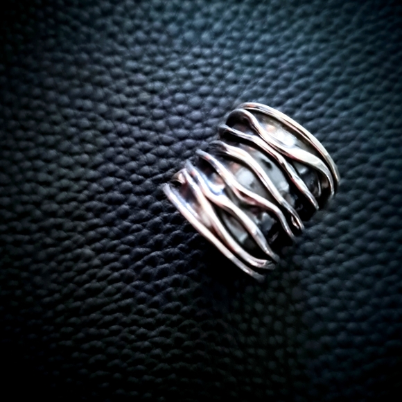 SILVER SECRETS Jewelry - Women's 'SILVER SECRETS' Gorgeous oxidised 925 sterling silver ring size 9